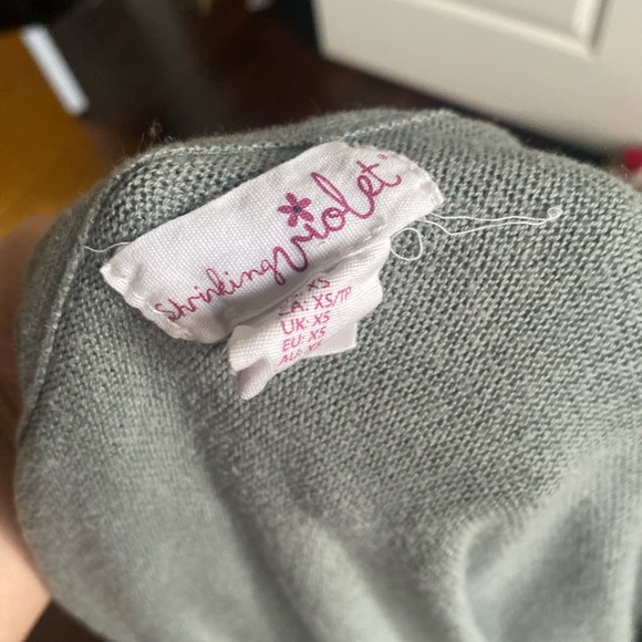 Off the shoulder Green top - Picture 3 of 3